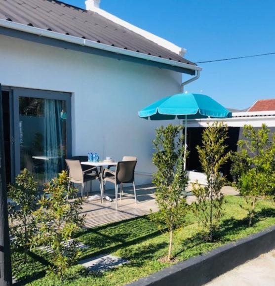 The Lily House Hotel Hermanus Bagian luar foto