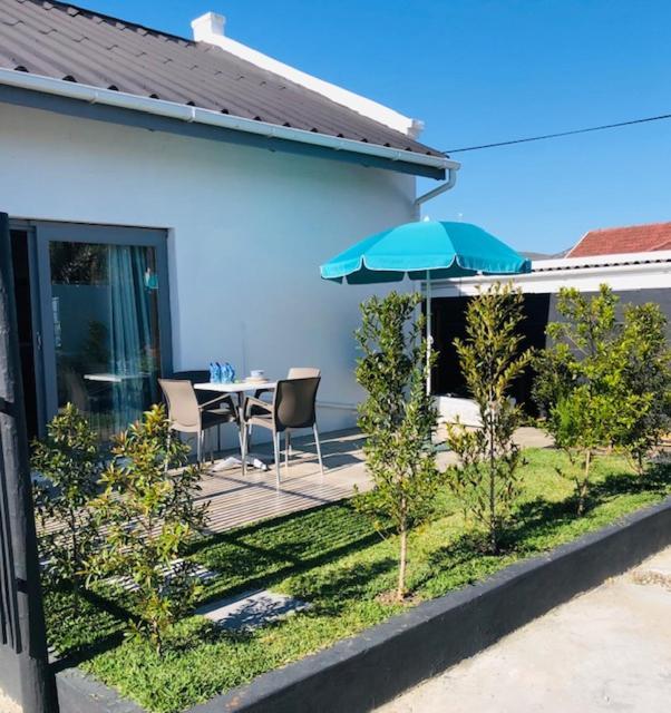 The Lily House Hotel Hermanus Bagian luar foto